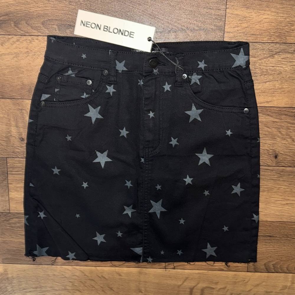 Neon Blonde Size 28 NWT Tease Skirt Raw Hem Starlet Black Mini 4th Of July Stars